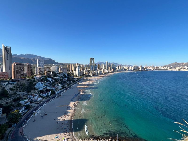 Foto 8c09a59a-88bc-49b9-b543-6c7d53006856. Apartament amb aparcament piscina a Playa Poniente Benidorm