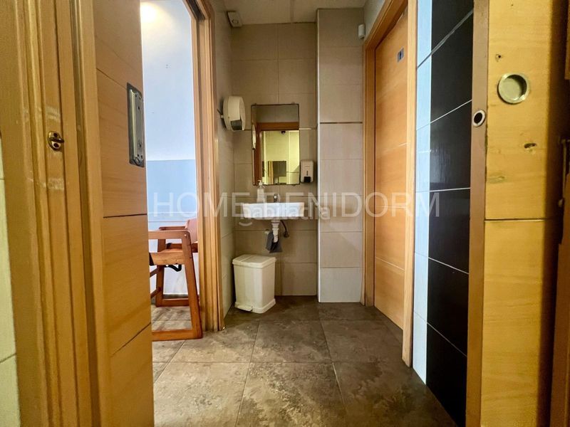 Foto 3fbf4e43-9f9a-4d73-8206-9fbc46dc1c38. Local comercial a Playa Poniente Benidorm