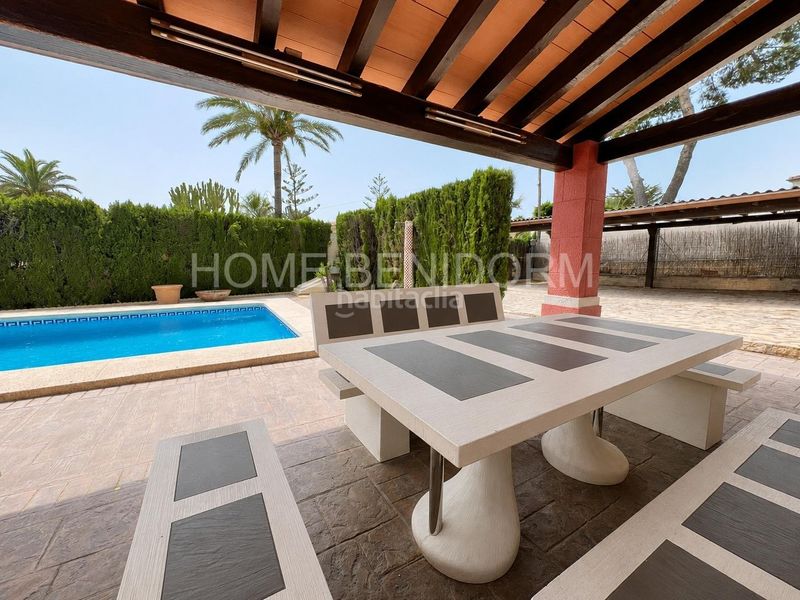 Foto 583c30ad-7777-4963-b7b7-a57fea67d7bb. Xalet amb aparcament piscina a Urbanizaciones Benidorm