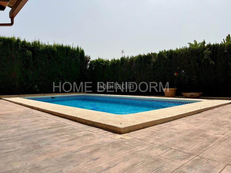Foto c8086a4e-dcdd-4b4b-b254-03a35a5b3e7d. Xalet amb aparcament piscina a Urbanizaciones Benidorm