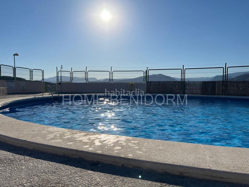 Foto c6c4732c-a38f-4674-8eb3-09f765b66594. Apartament amb aparcament piscina a Playa Poniente Benidorm