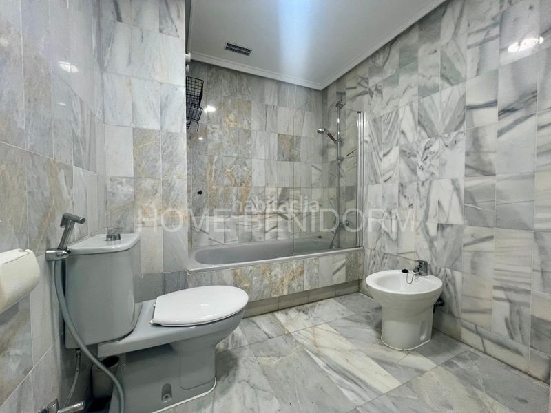 Foto d33a6966-7c58-4fcd-87d3-4622627b0405. Apartament amb aparcament piscina a Playa Poniente Benidorm