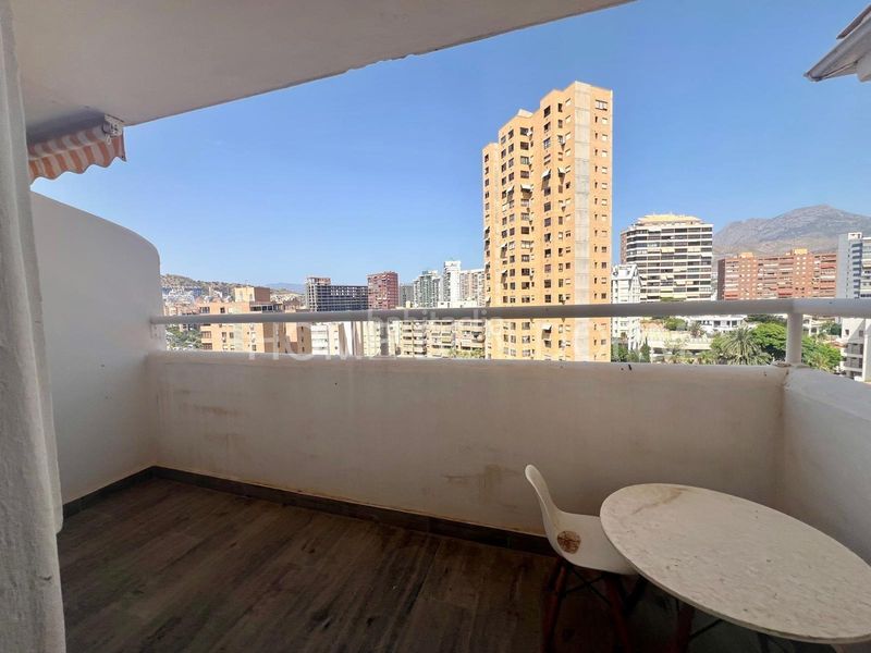 Foto dc3042a1-00ef-4e55-9448-988578f8b4f5. Apartament amb aparcament piscina a Playa Poniente Benidorm