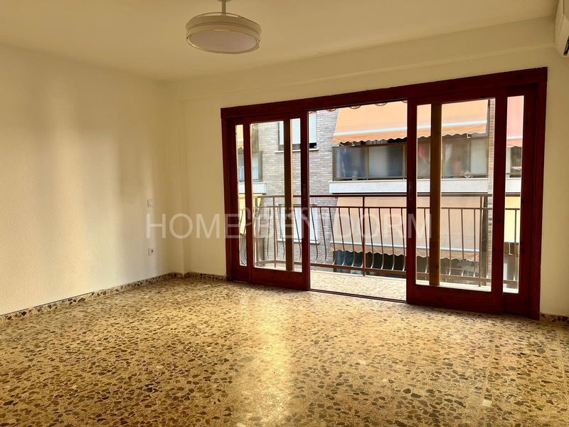 Foto 0d3d9c03-0757-4043-a1c0-fb63fe871779. Miete etagenwohnung in Centro Urbano Benidorm