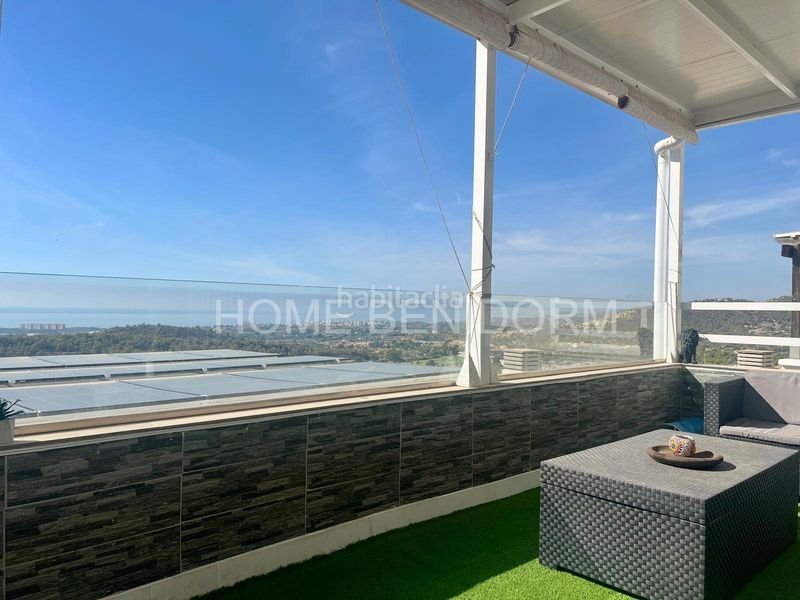 Foto 357e6ed5-bf8e-43e1-8f0a-cd982fe5bd5e. Chalet  de 3 habitaciones con vistas al mar y montaña en balcón terra marina en Finestrat