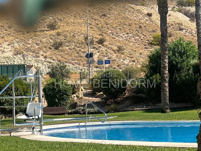 Foto 4c0118c0-7139-4a91-9d24-5a0ff122d449. Chalet  de 3 habitaciones con vistas al mar y montaña en balcón terra marina en Finestrat