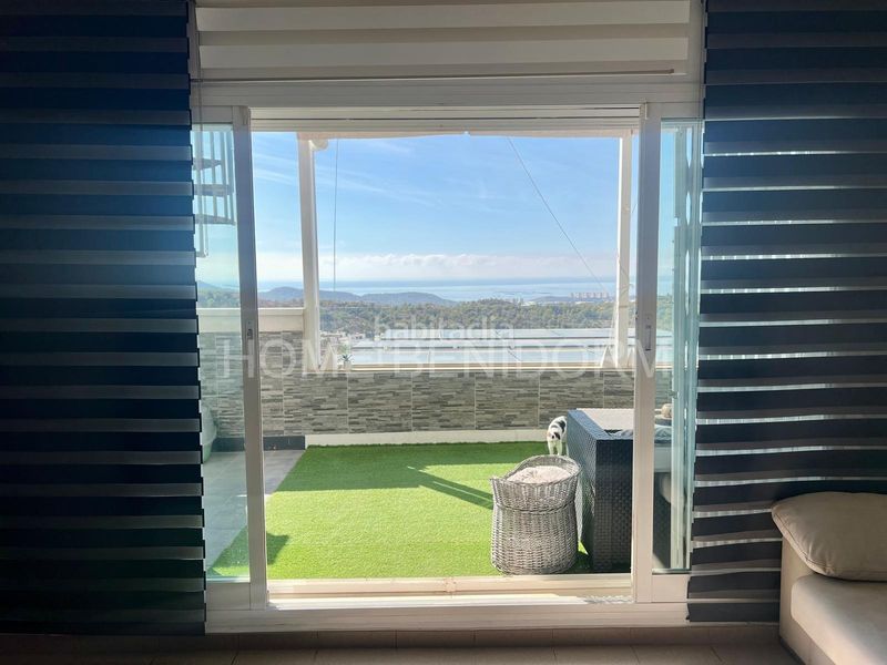 Foto 54ab8a07-84fc-44d2-971d-0e1cb611b26f. Chalet  de 3 habitaciones con vistas al mar y montaña en balcón terra marina en Finestrat