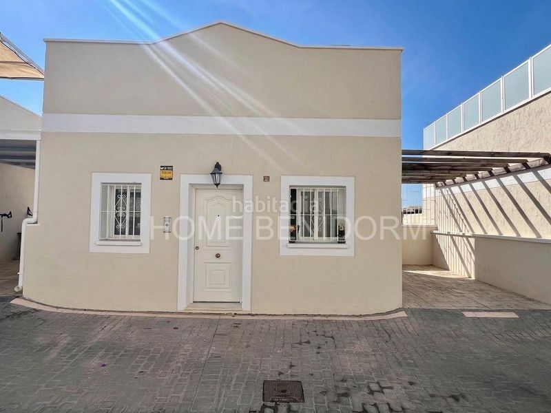 Foto 84a7c364-107c-4186-a9a1-084e8b21faa4. Chalet  de 3 habitaciones con vistas al mar y montaña en balcón terra marina en Finestrat