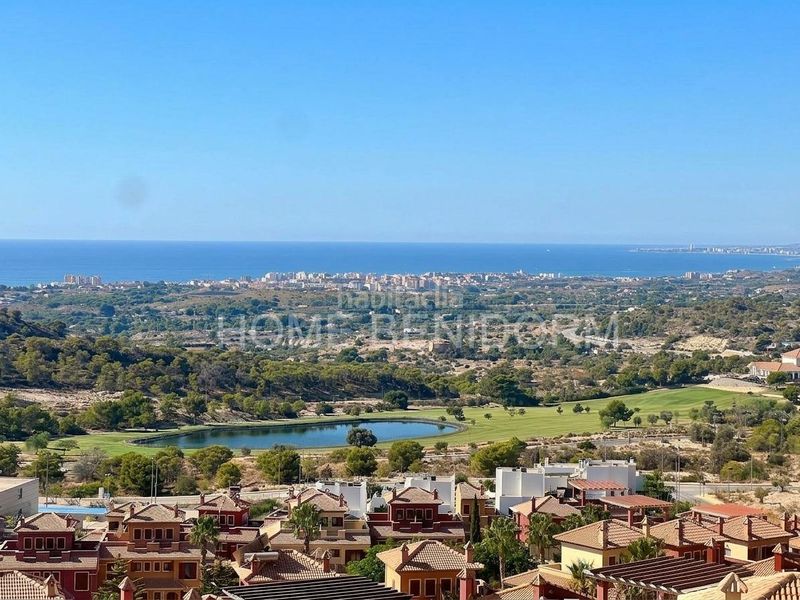 Foto d7ac28bf-ce27-474f-9de9-c39e6ef3eafc. Chalet  de 3 habitaciones con vistas al mar y montaña en balcón terra marina en Finestrat