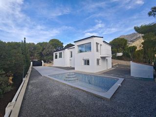Chalet in Altea la Vella. Chalet en venta en urbanizaciones, 4 dormitorios.