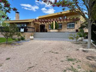 Bauernhof in Sax. Finca con chalet sax