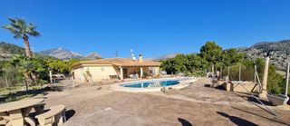 Xalet en Callosa d�en Sarri�. Finca exclusiva con vistas al mar y la monta�a