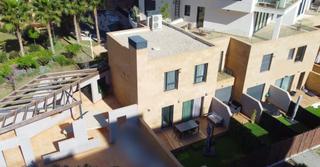 Rez-de-chaussée à Platja de Vila Joiosa. Chalet adosado villajoyosa
