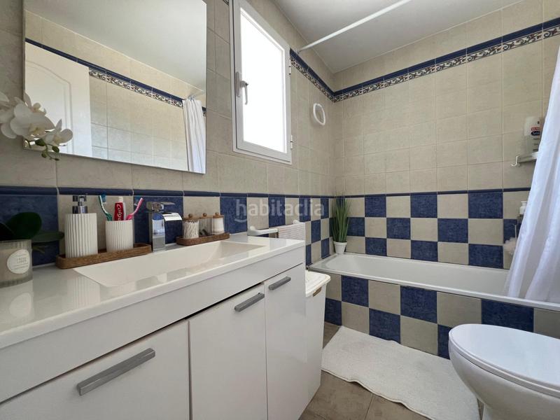 Foto d6837dfe-cc9d-4117-b342-7b8d79d23a94. Casa adossada amb piscina a Pueblo Acantilado-Lanuza Campello (el)