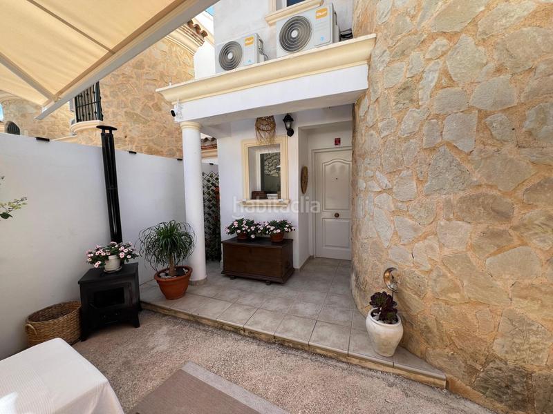 Foto e1dd30da-b39b-4ea5-b22b-8c8deb093926. Casa adossada amb piscina a Pueblo Acantilado-Lanuza Campello (el)