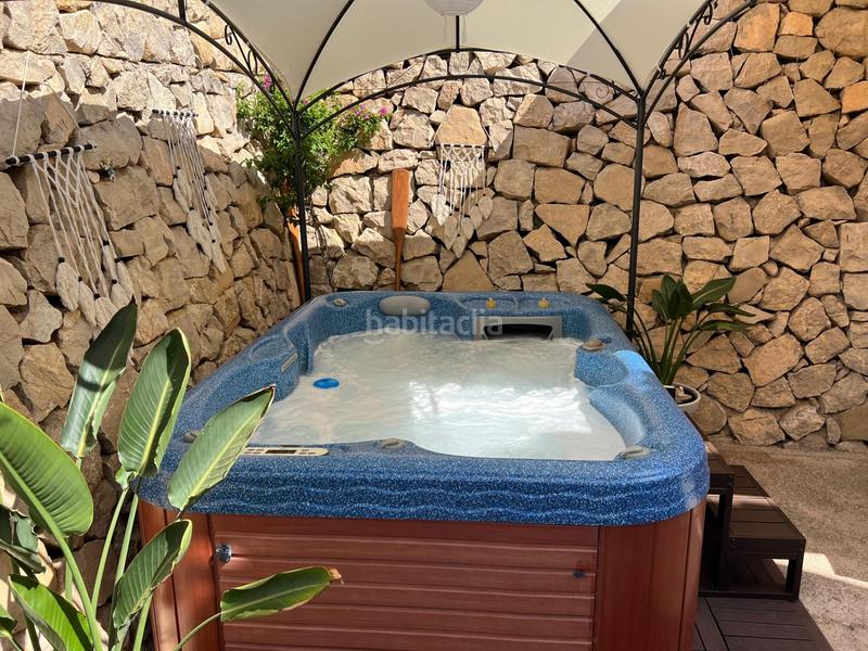 Foto fffa0f36-8fd5-45d3-b7ce-1646b4f55def. Casa adossada amb piscina a Pueblo Acantilado-Lanuza Campello (el)