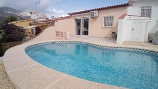 Maison jumelée à Coloma. Chalet adosado en coloma con piscina