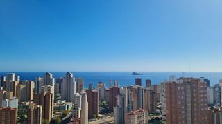 Pis a Juzgados - Plaza de Toros. Exclusivo piso en benidorm con espectaculares vistas al mar