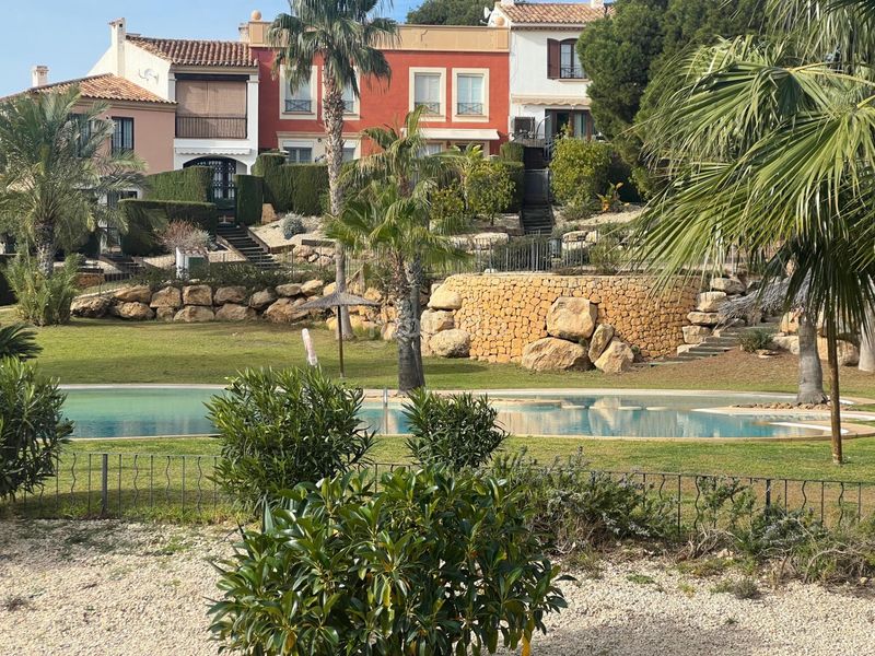 Foto fb6023dd-84ce-4def-9b76-efe15d2b6294. Casa adossada amb piscina a Golf Bahía Finestrat