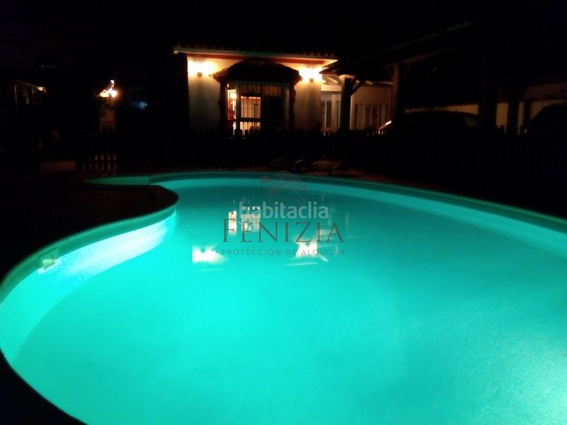 Foto 887d259e-8c8f-4b71-8db8-4e8fed8322cb. Xalet amb xemeneia aparcament piscina a Los Franceses - La Vega Chiclana de la Frontera
