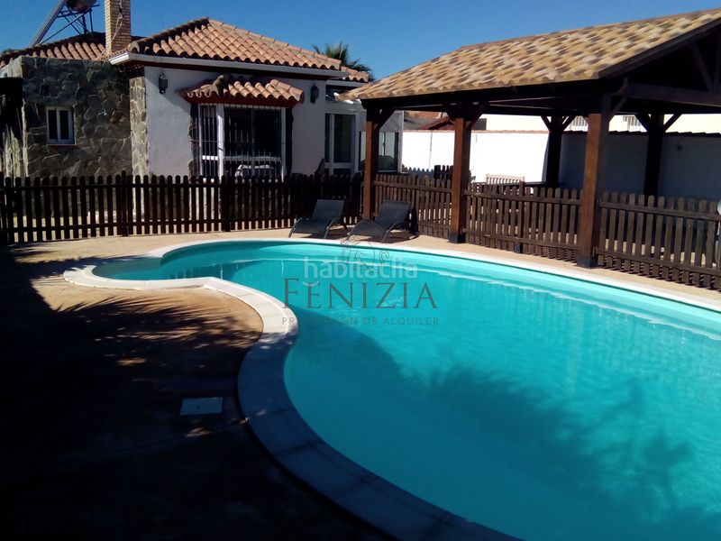Foto a5e5f2cf-36a5-4047-bae6-5e7659dc9daa. Xalet amb xemeneia aparcament piscina a Los Franceses - La Vega Chiclana de la Frontera