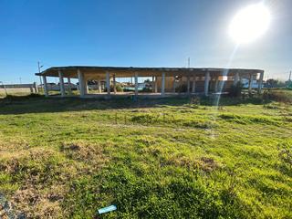 Finca rústica a Carretera de Sanlúcar - Sudamérica. Terreno con estructura para finalizar