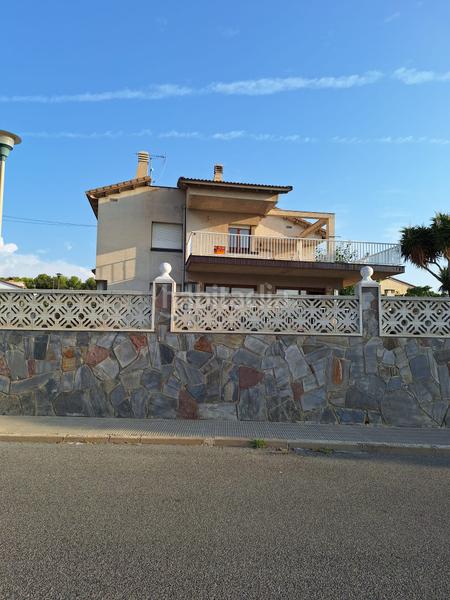 Foto 534c3535-9e75-42bd-a60b-bd05b8982892. Xalet amb xemeneia calefacció aparcament a Marítima Nord Torredembarra