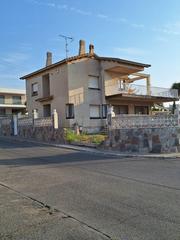 Chalet in Martima Nord. Chalet independiente y esquinero en maritima residencial