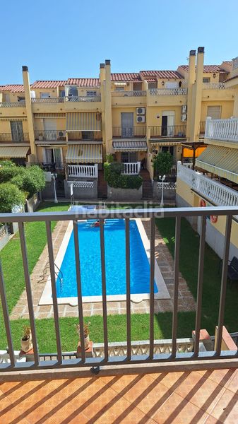Foto ced2a3ea-cdb2-4fa4-b69d-b794b778f534. Casa aparellada amb xemeneia calefacció aparcament piscina a Torredembarra