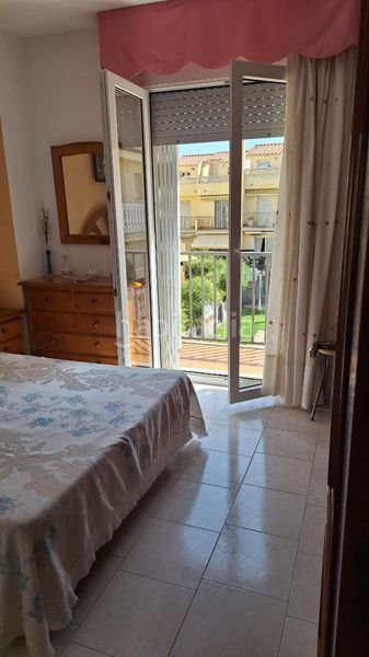 Foto dfdc3100-5c3d-4bed-91b2-c596bf22ea9b. Casa aparellada amb xemeneia calefacció aparcament piscina a Torredembarra
