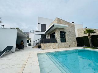Xalet  Calle siena. Villa moderna en polop, costa blanca, con jardín y piscina priva
