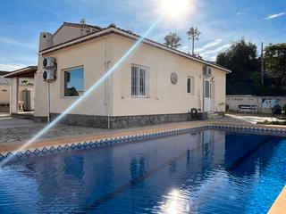 Chalet  Carrer júpiter. Bonita villa en el centro del albir, costa blanca