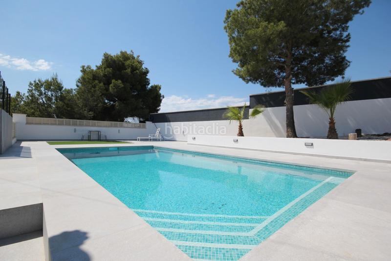 Foto 5af11afe-edb5-40cb-8507-019a94ce13de. Chalet in avinguda el copet 52 in Coloma Nucia (la)