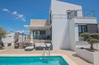 Xalet  Calle venecia. Espaciosa villa moderna de 5 dormitorios completamente amueblada