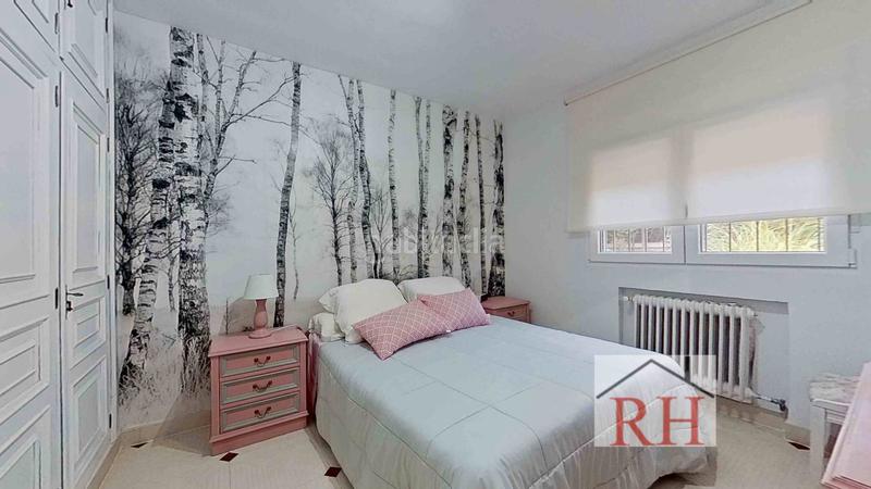 Foto c6c36e1e-7f34-4d07-bdd5-2b051a93cf2d. Xalet amb xemeneia calefacció aparcament a Peñas Albas - Zulema Villalbilla