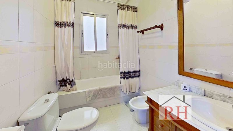 Foto 059be847-4a85-4dda-9f53-d77c033ea4fd. Casa adossada amb xemeneia calefacció aparcament a Alcalá de Henares