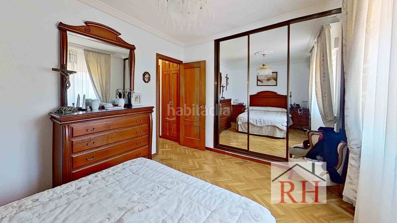 Foto 1145c1c1-459b-4f15-9898-3ebc883180fe. Casa adossada amb xemeneia calefacció aparcament a Alcalá de Henares