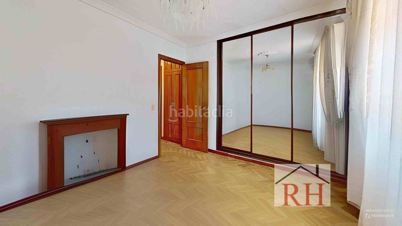 Foto 741e1d65-9055-441d-b45b-bb45bcb0beb2. Casa adossada amb xemeneia calefacció aparcament a Alcalá de Henares