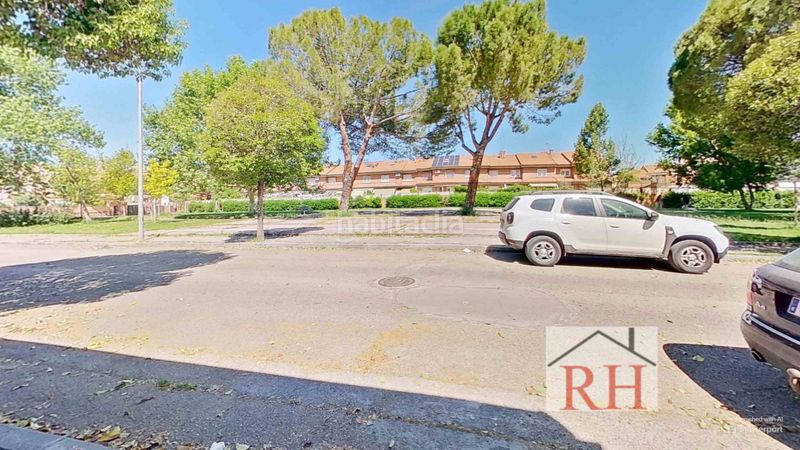 Foto 7ca96060-99d6-4fd3-b363-df96aef8bde7. Casa adossada amb xemeneia calefacció aparcament a Alcalá de Henares