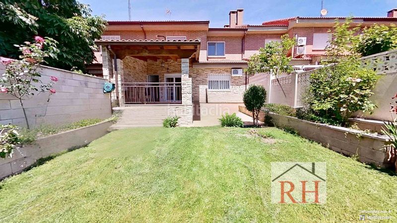 Foto 83a02d44-31df-4731-91f9-1c91dd02963d. Casa adossada amb xemeneia calefacció aparcament a Alcalá de Henares