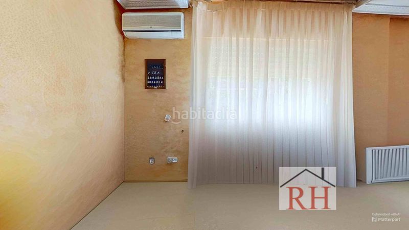 Foto a9984836-7578-40d2-ae60-90f2c8fa1d1f. Casa adossada amb xemeneia calefacció aparcament a Alcalá de Henares