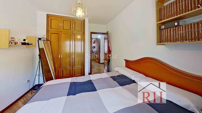 Foto b0821422-54cb-4187-b819-e4b94af02671. Casa adossada amb xemeneia calefacció aparcament a Alcalá de Henares