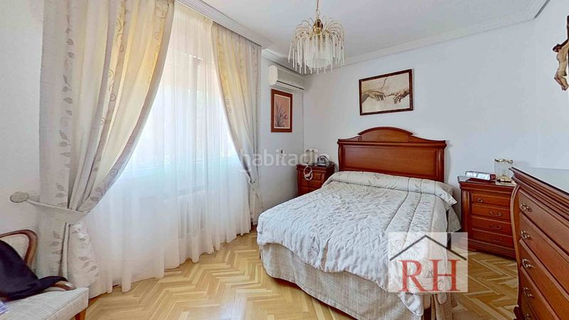 Foto d40bc115-105a-4e46-88b9-530b529a28e6. Casa adossada amb xemeneia calefacció aparcament a Alcalá de Henares