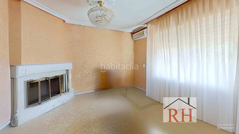 Foto fe6ae538-0a29-4d36-9733-bef330c6515f. Casa adossada amb xemeneia calefacció aparcament a Alcalá de Henares