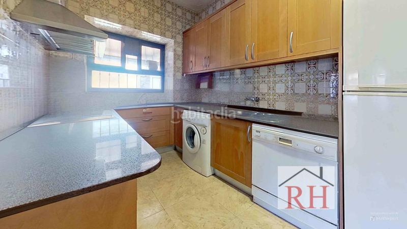 Foto 0bf3d5e8-1a5e-4e7b-9634-4003b39b037b. Chalet dans Centro Azuqueca de Henares