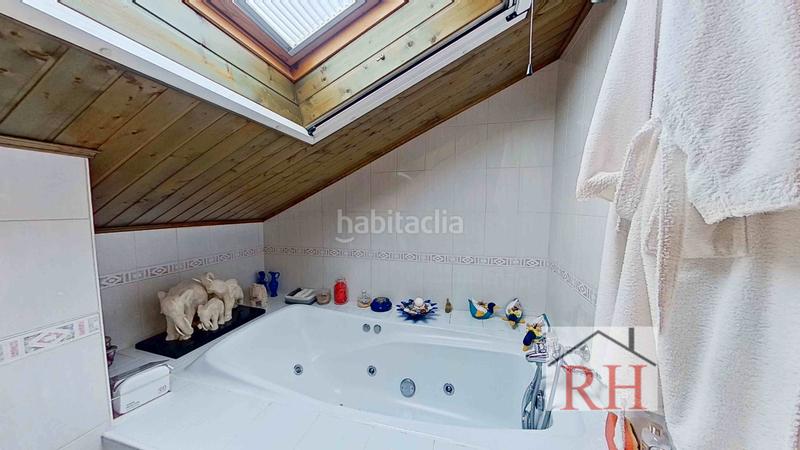 Foto 08255309-4673-4692-9c95-62967624130a. Casa a schiera con camino riscaldamento parcheggio in Alcalá de Henares