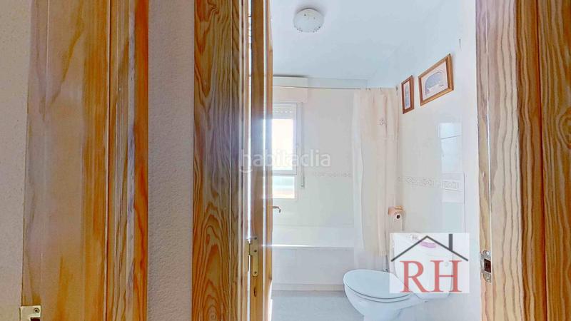 Foto 60048d12-2fc8-46e7-bbb5-2b4f413655e3. Casa a schiera con camino riscaldamento parcheggio in Alcalá de Henares