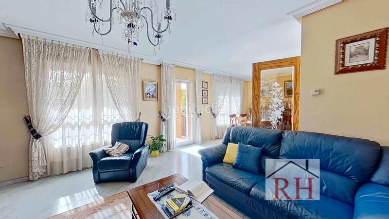 Foto 95e7510b-f286-4b1e-ae1b-8579e8239888. Casa a schiera con camino riscaldamento parcheggio in Alcalá de Henares