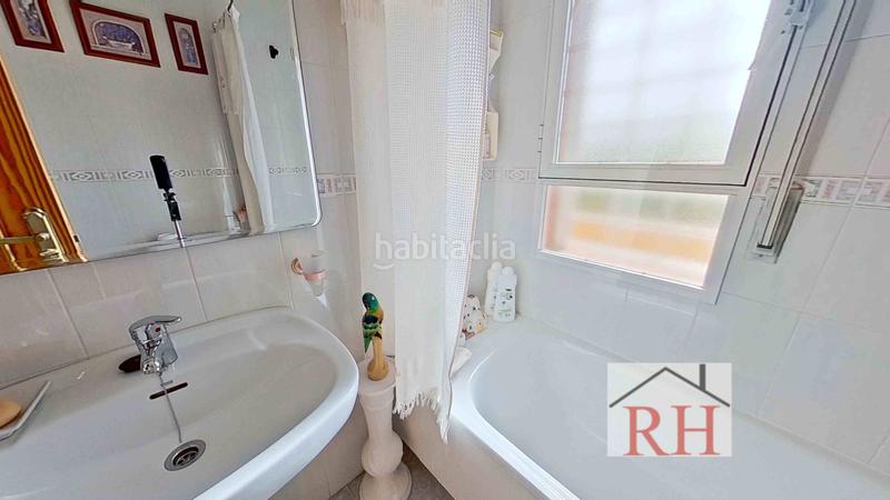 Foto c46eccf1-9031-4549-969e-21afb6ff2210. Casa a schiera con camino riscaldamento parcheggio in Alcalá de Henares