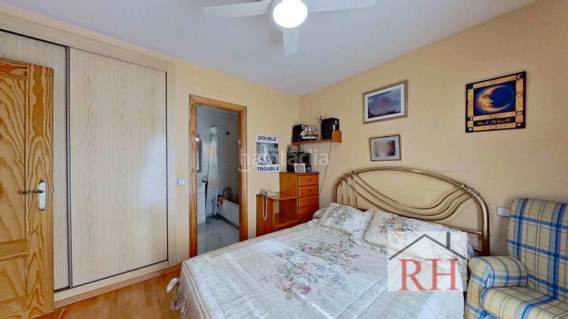 Foto 2c10941f-480b-43dd-8385-bd9931d3a894. Casa adossada amb xemeneia calefacció aparcament a Alcalá de Henares